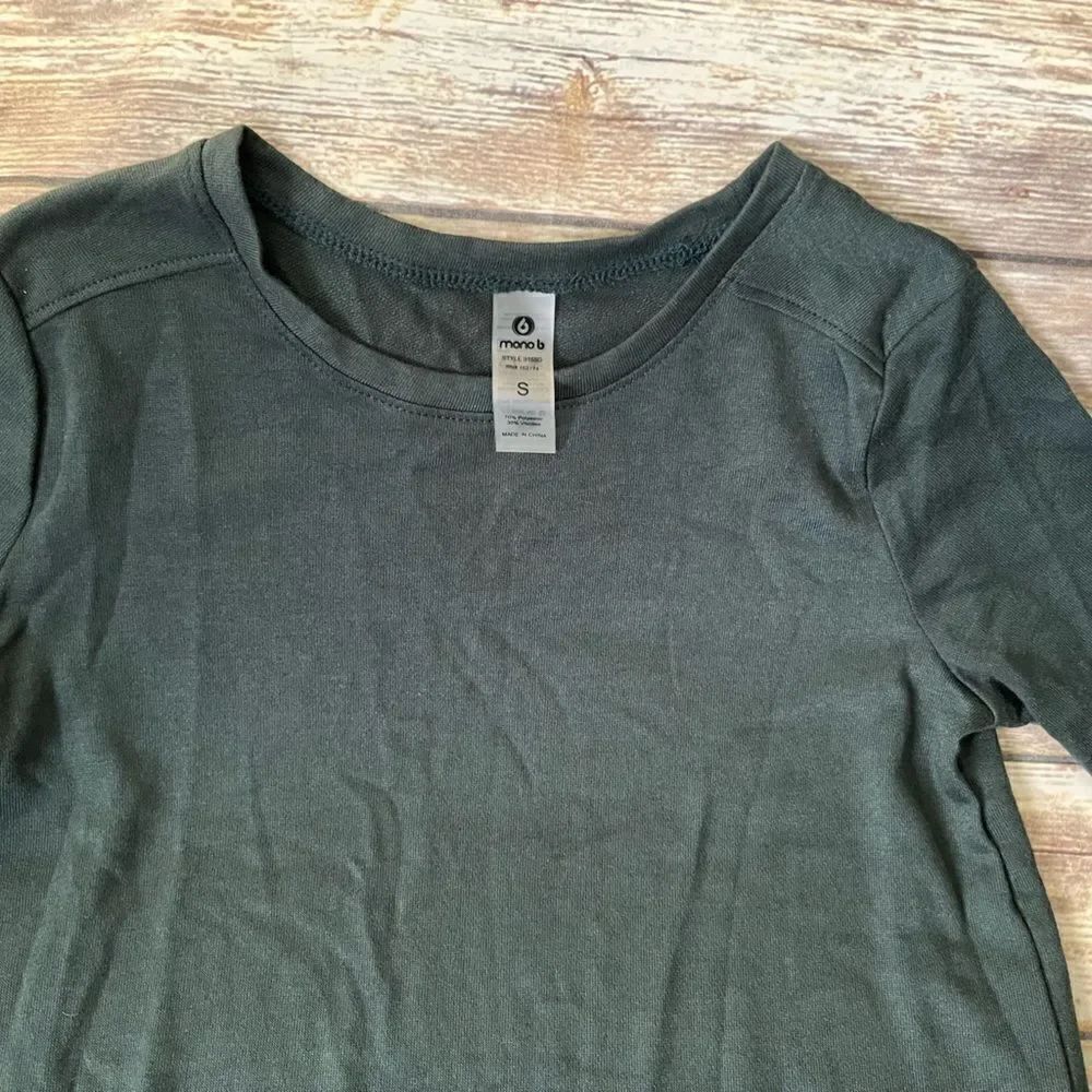 DarkāGreenāMonoĀ BāLongāSleeveāAthleisureāTop - Picture 2 of 4